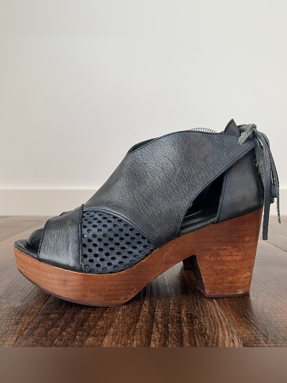 Free People Revolver Leather Clog Heeled Sandal Lace Up Back Boho Size 6.5 EU 37 - Picture 2 of 15